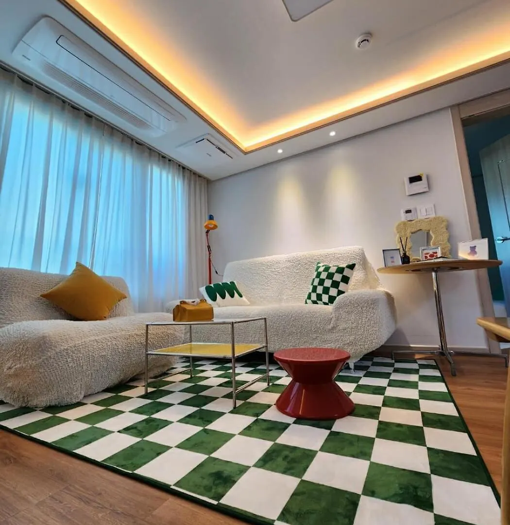 Mid-Century Staycation In Seul Coreia do Sul